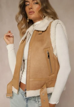 Beżowa Kamizelka w Rockowym Stylu z Futerkiem w Stylu Baranka i Klamrą Tiofira