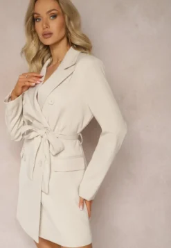 Beżowa Marynarka Sukienka z Paskiem w Talii Dwurzędowa z Poduszkami w Ramionach Noreana