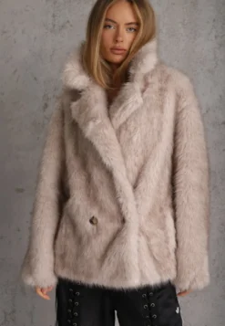 Beżowa Oversizowa Kurtka Futerko o Dwurzędowym Kroju Asonella
