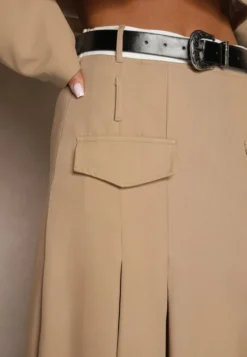 Beżowa Spódnica High Waist z Plisami Wykończona Imitacją Kieszeni i Paskiem Evilenes