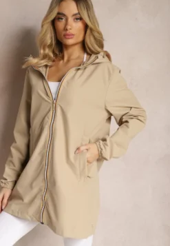 Beżowa Wiatrówka Kurtka z Zapinanymi Kieszeniami i Kapturem Caradsa
