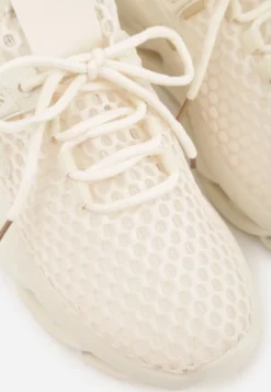 Beżowe Buty Sportowe Sneakersy na Platformie Ozdobionej Tłoczeniem Teliriella