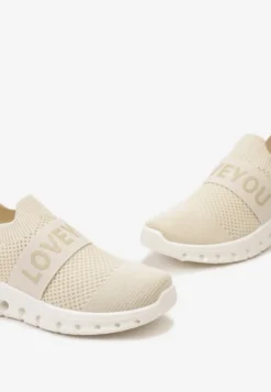 Beżowe Buty Sportowe z Napisem LOVE i Elastyczną Cholewką Alaissa