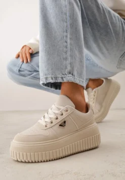 Beżowe Chunky Sneakersy z Trójkątną Aplikacją VICES na Platformie Cezaline
