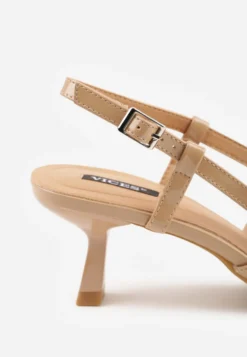 Beżowe Czółenka na Szpilce Typu Kaczuszka Peep Toe Ozdobione Klamrami Evalssia