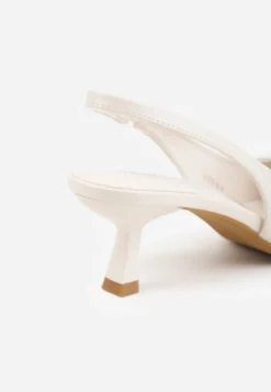 Beżowe Czółenka Sandały Vices na Kaczuszce Typu Slingback Ozdobione Metaliczną Aplikacją Lilarunea