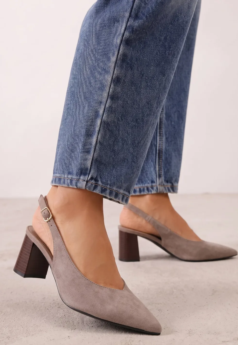 Beżowe Czółenka Slingback o Fakturze Zamszu na Słupkowym Obcasie Facena
