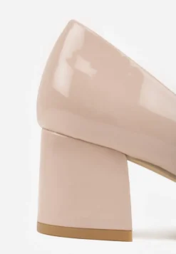 Beżowe Czółenka Vices Lakierowane na Słupku z Wkładką ze Skóry Naturalnej Tinaselle