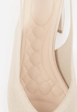 Beżowe Czółenka VICES Soft Fit Slingback na Lakierowanym Słupku z Elastyczną Cholewką Comfort Coromenis