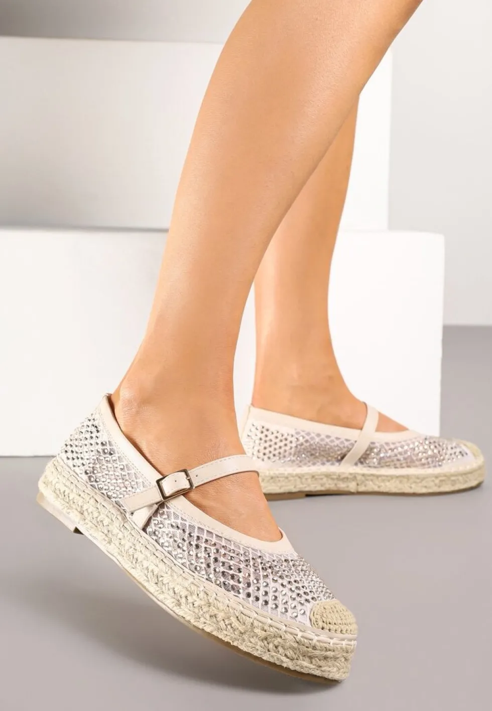 Beżowe Espadryle Ozdobione Plecionką i Ażurową Cholewką Rinelona