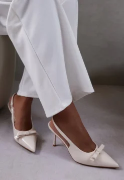 Beżowe Lakierowane Sandały Szpilki Vices Typu Slingback z Kokardą Dorozia