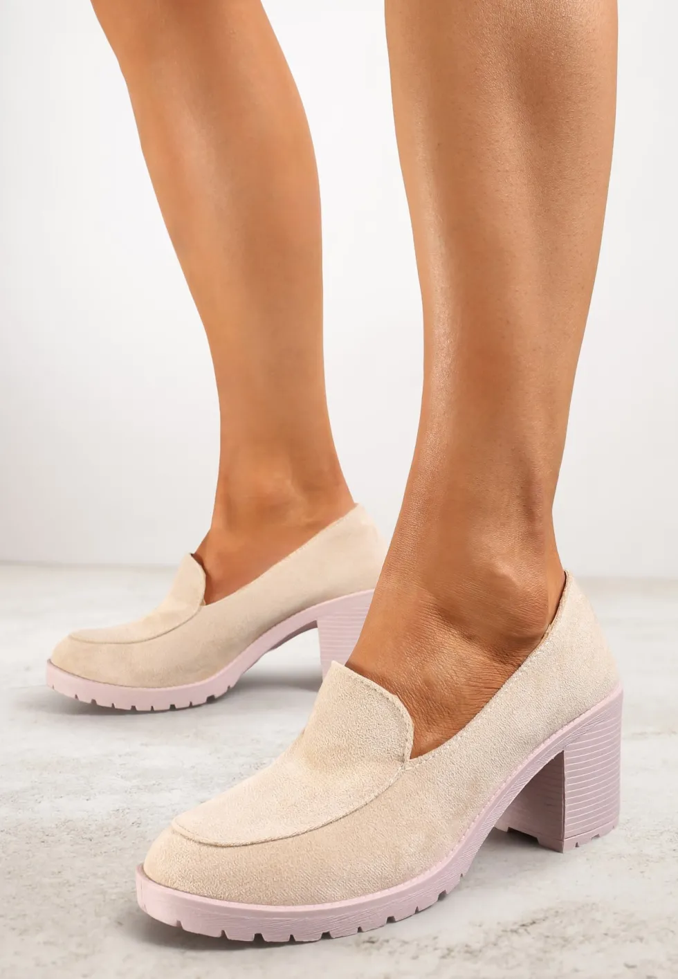 Beżowe Półbuty Mokasyny z Imitacji Zamszu na Słupku z Niską Platformą Lndine