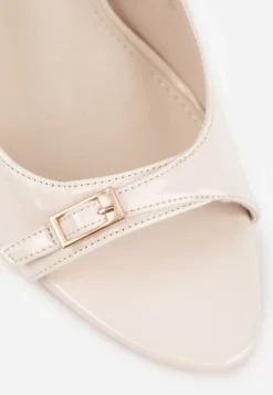 Beżowe Sandały Lakierowane VICES na Szpilce Slingback z Metaliczną Klamrą Harmonia