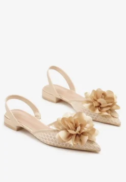 Beżowe Sandały Vices Slingback z Siateczkową Cholewką Ozdobione Kwiatem 3D Lilivora