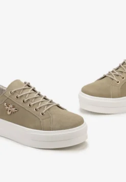 Beżowe Skórzane Sneakersy na Grubej Podeszwie z Przeszyciami i Broszką Nirnile
