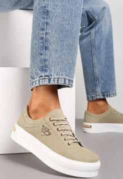 Beżowe Skórzane Sneakersy na Grubej Podeszwie z Przeszyciami i Broszką Nirnile