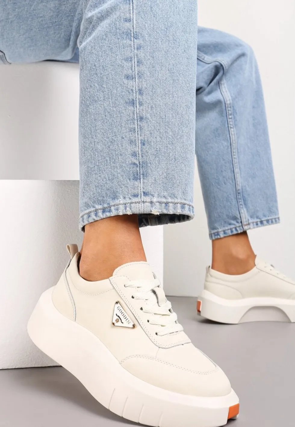 Beżowe Skórzane Sneakersy na Platformie z Niewielką Wstawką z Boku Renipa