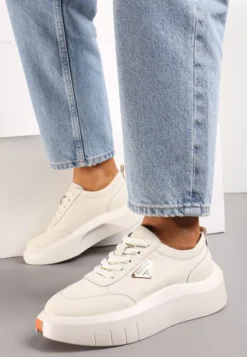 Beżowe Skórzane Sneakersy na Platformie z Niewielką Wstawką z Boku Renipa