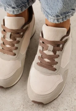 Beżowe Sneakersy Basic z Imitacji Zamszu Ozdobione Przeszyciami Nethe