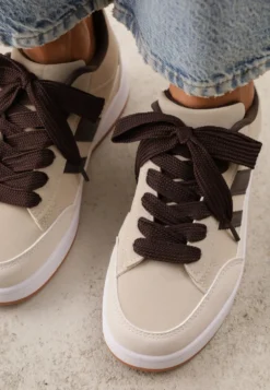 Beżowe Sneakersy Basic z Paskami na Boku Adila