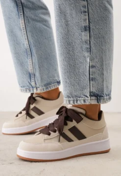 Beżowe Sneakersy Basic z Paskami na Boku Adila
