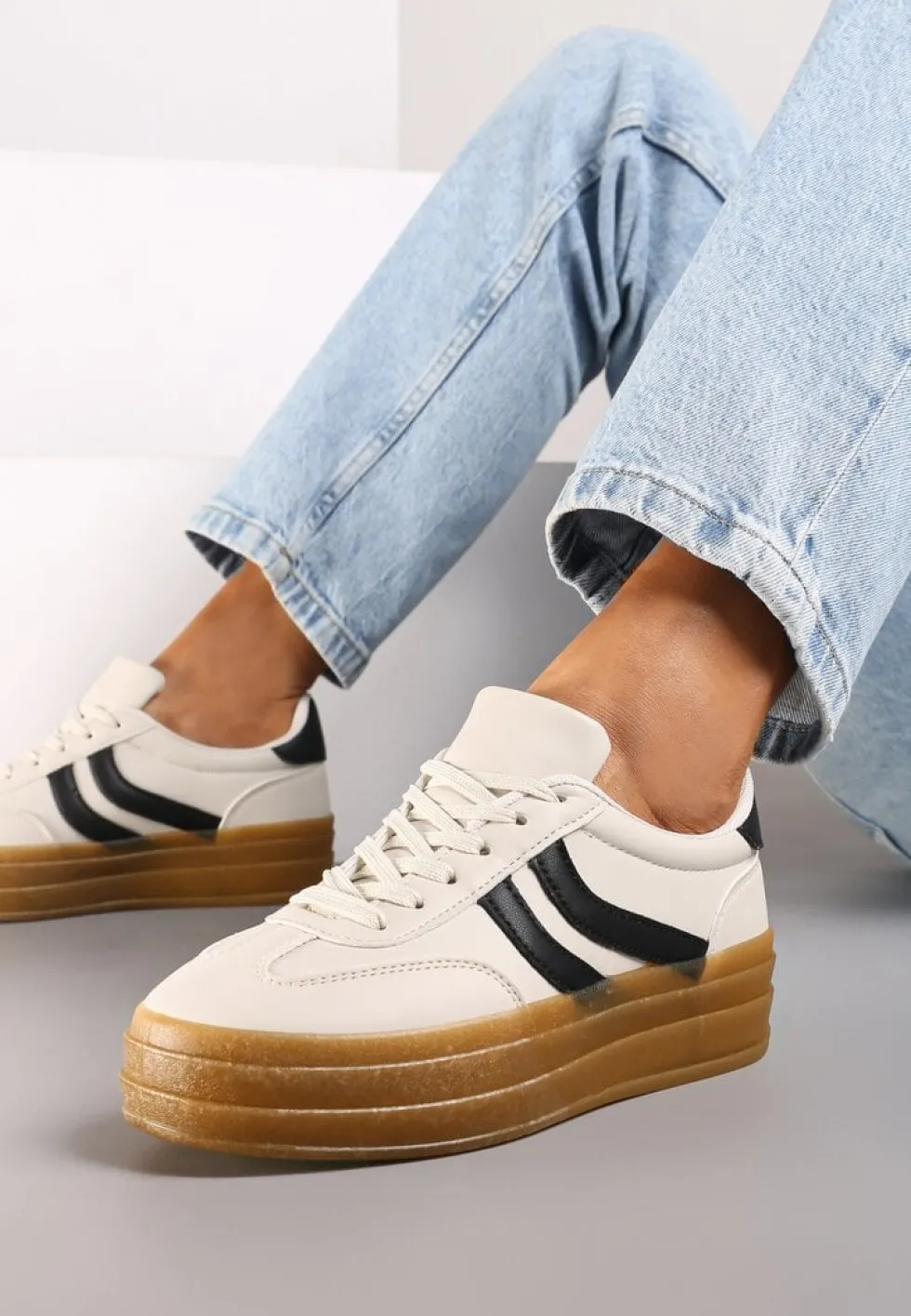 Beżowe Sneakersy na Grubszej Podeszwie z Przeszyciami Erisosa