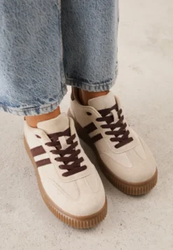Beżowe Sneakersy na Kauczukowej Tłoczonej Platformie Ozdobione Paskami Naifeh