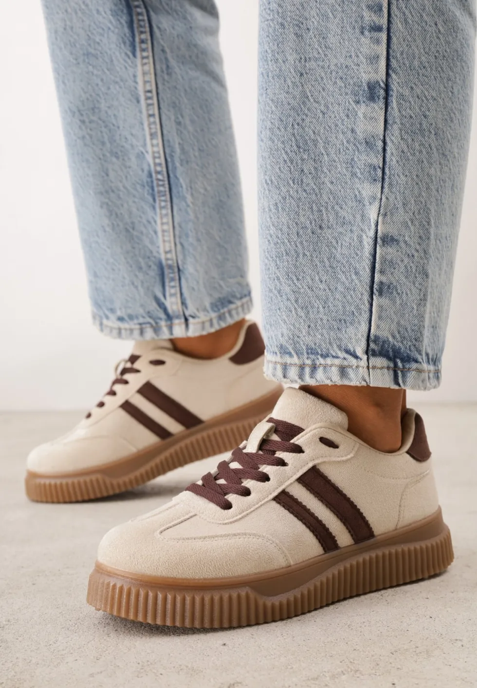 Beżowe Sneakersy na Kauczukowej Tłoczonej Platformie Ozdobione Paskami Naifeh