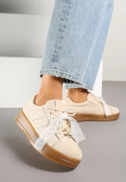 Beżowe Sneakersy na Niskiej Platformie z Aplikacjami i Kokardkami Divienne