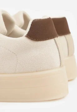 Beżowe Sneakersy na Platformie w Stylu Tenisówek Ozdobione Paskami Ladia