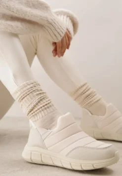 Beżowe Sneakersy Śniegowce na Platformie z Tłoczeniem i Pikowaną Cholewką Vermina