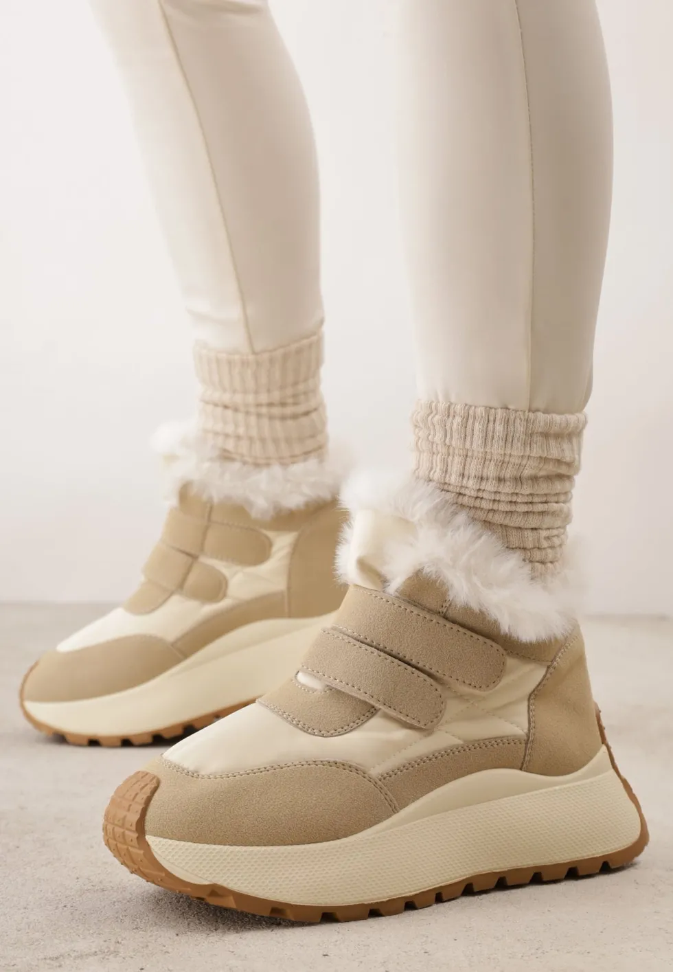 Beżowe Sneakersy Śniegowce Vices z Futerkiem na Platformie Zapinane na Rzep Nelosena