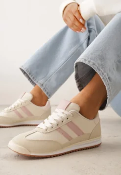 Beżowe Sneakersy Ozdobione Dwoma Paskami Lannatea
