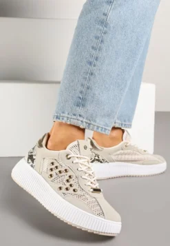 Beżowe Sneakersy Ozdobione Gwiazdą i Nitami Zeloti