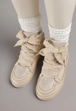 Beżowe Sneakersy Ozdobione Sznurówkami w Geometryczny Wzór Avoslia