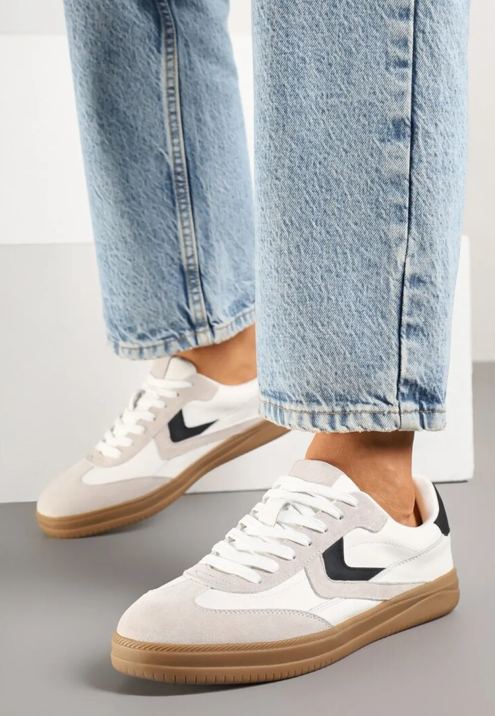 Beżowe Sneakersy Skórzane w Stylu Tenisówek z Geometrycznym Motywem Erisane