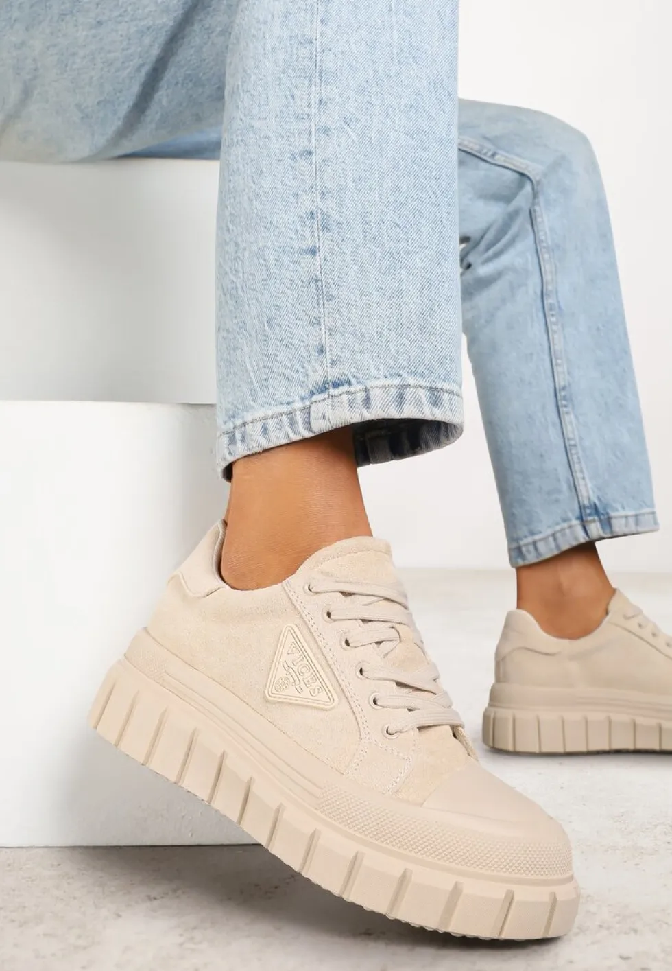 Beżowe Sneakersy Vices na Platformie z Ozdobą i Napisem Leawen