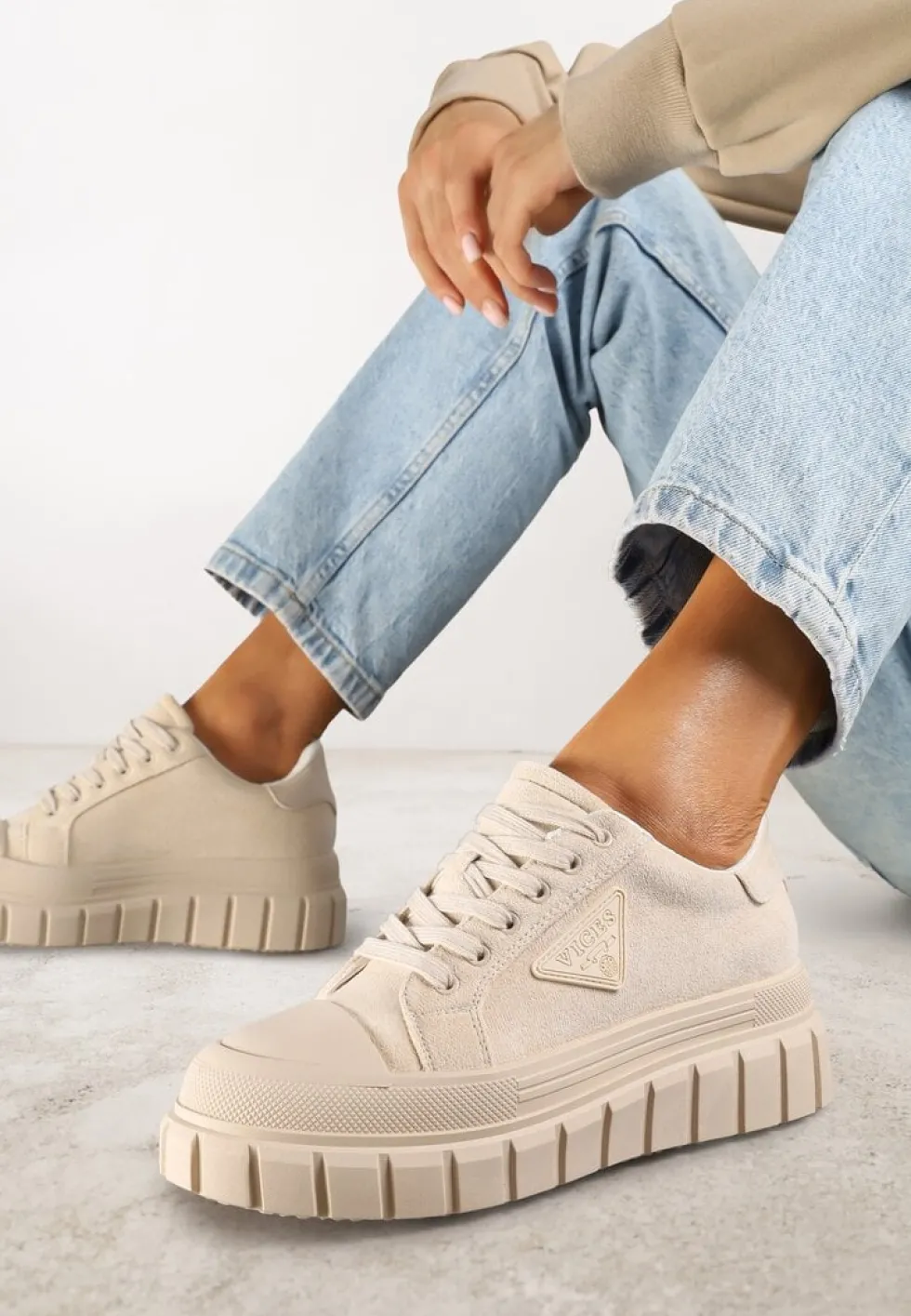 Beżowe Sneakersy Vices na Platformie z Ozdobą i Napisem Leawen