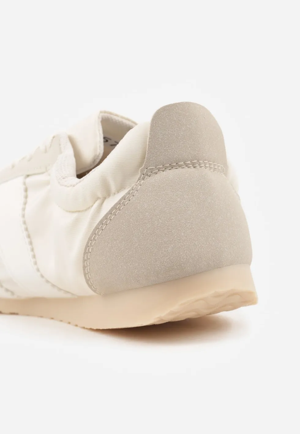 Beżowe Sneakersy w Stylu Klasycznych Tenisówek z Marszczeniem z Tyłu Aiglise