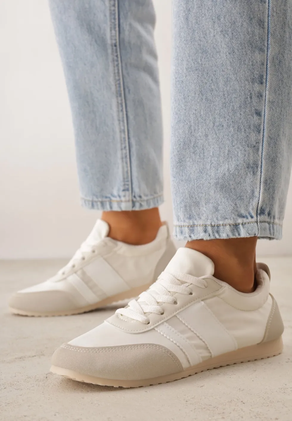 Beżowe Sneakersy w Stylu Klasycznych Tenisówek z Marszczeniem z Tyłu Aiglise