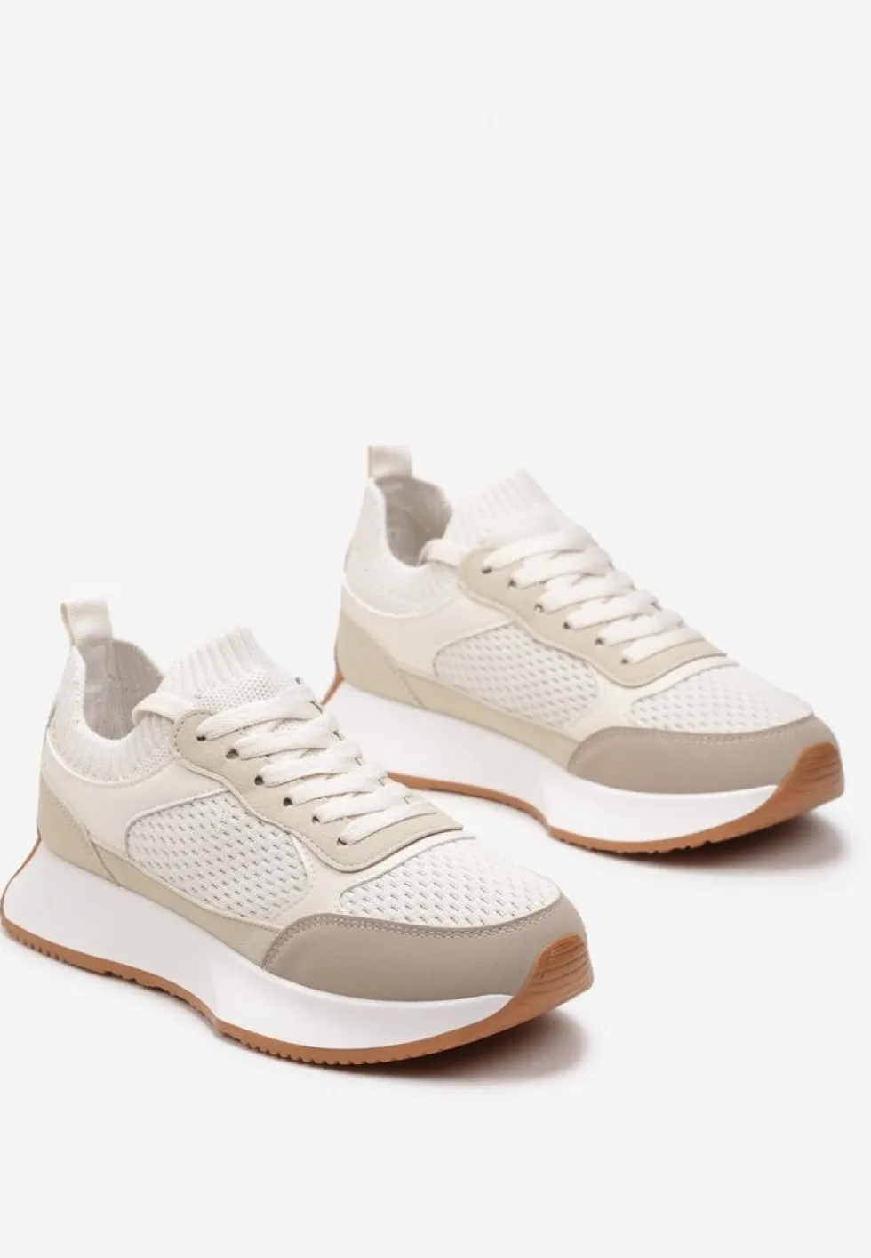 Beżowe Sneakersy ze Skarpetkową Cholewką i Ozdobnym Sznurowaniem na Grubej Podeszwie Pirtia