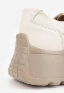 Beżowe Sneakersy ze Skóry Naturalnej na Platformie Zdobione Metalowym Zapięciem Jeannine