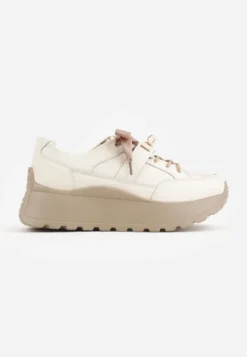 Beżowe Sneakersy ze Skóry Naturalnej na Platformie Zdobione Metalowym Zapięciem Jeannine