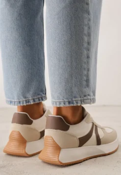 Beżowe Sneakersy z Geometrycznym Wzorem Velwettia