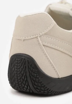 Beżowe Sneakersy z Podwójnym Sznurowaniem i Geometrycznymi Wstawkami Adrearah