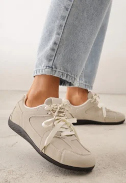 Beżowe Sneakersy z Podwójnym Sznurowaniem i Geometrycznymi Wstawkami Adrearah