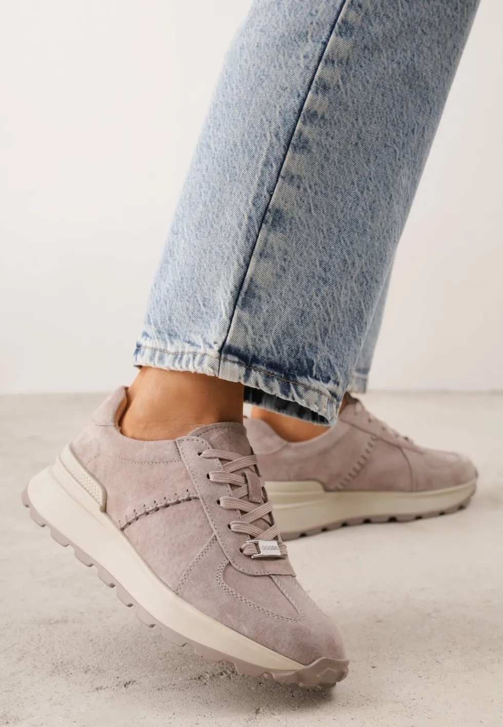 Beżowe Sneakersy z Zamszu Naturalnego na Platformie z Bieżnikiem Eplia