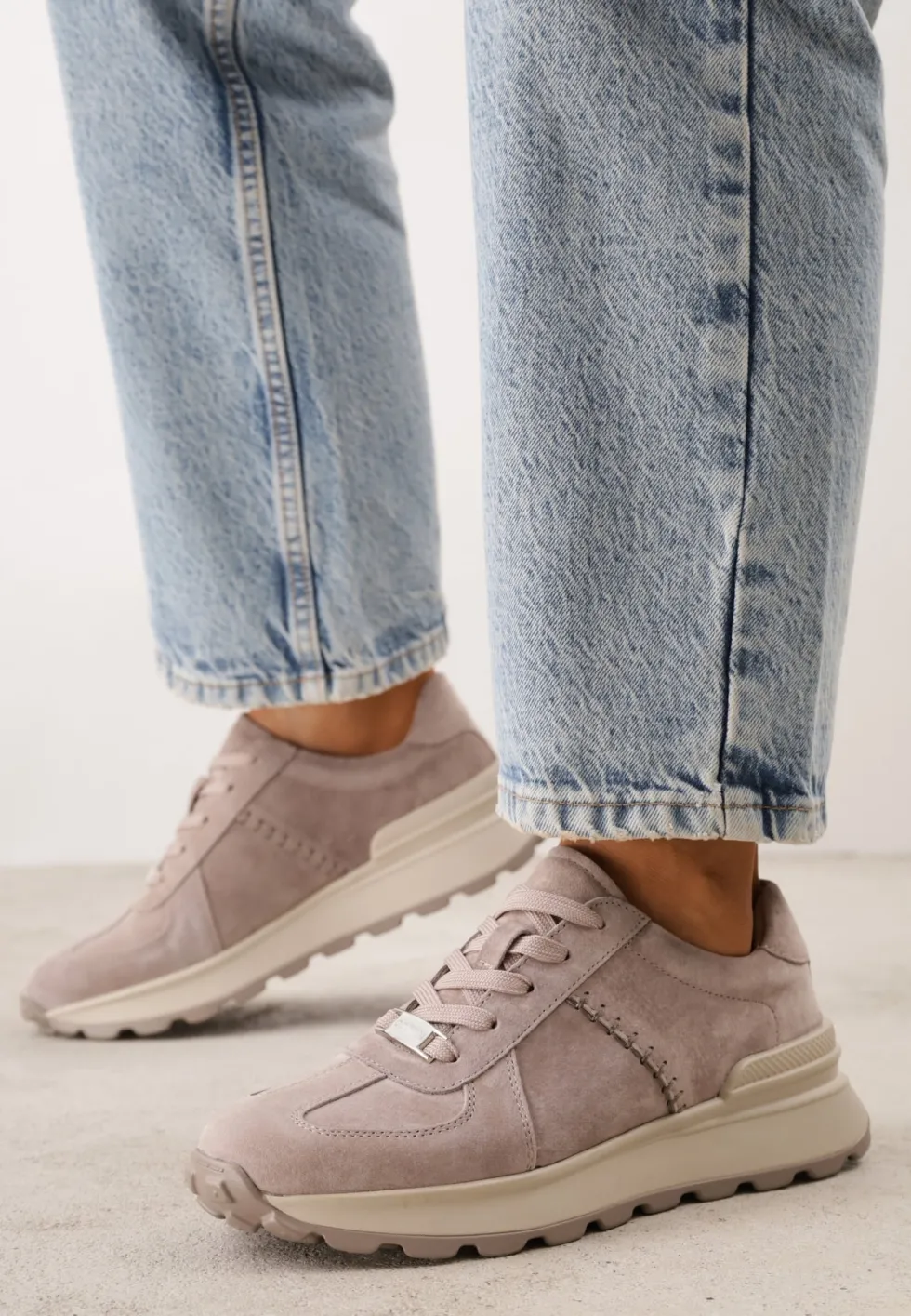 Beżowe Sneakersy z Zamszu Naturalnego na Platformie z Bieżnikiem Eplia