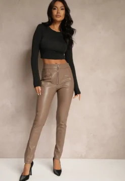 Beżowe Spodnie High Waist z Imitacji Skóry z Ozdobnym Suwakiem i Ociepleniem Ilanilith