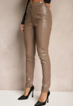 Beżowe Spodnie High Waist z Imitacji Skóry z Ozdobnym Suwakiem i Ociepleniem Ilanilith
